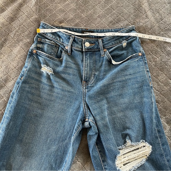 Express boyfriend mid-rise jeans. Very lightly worn, like new. Size 00R - Picture 5 of 6